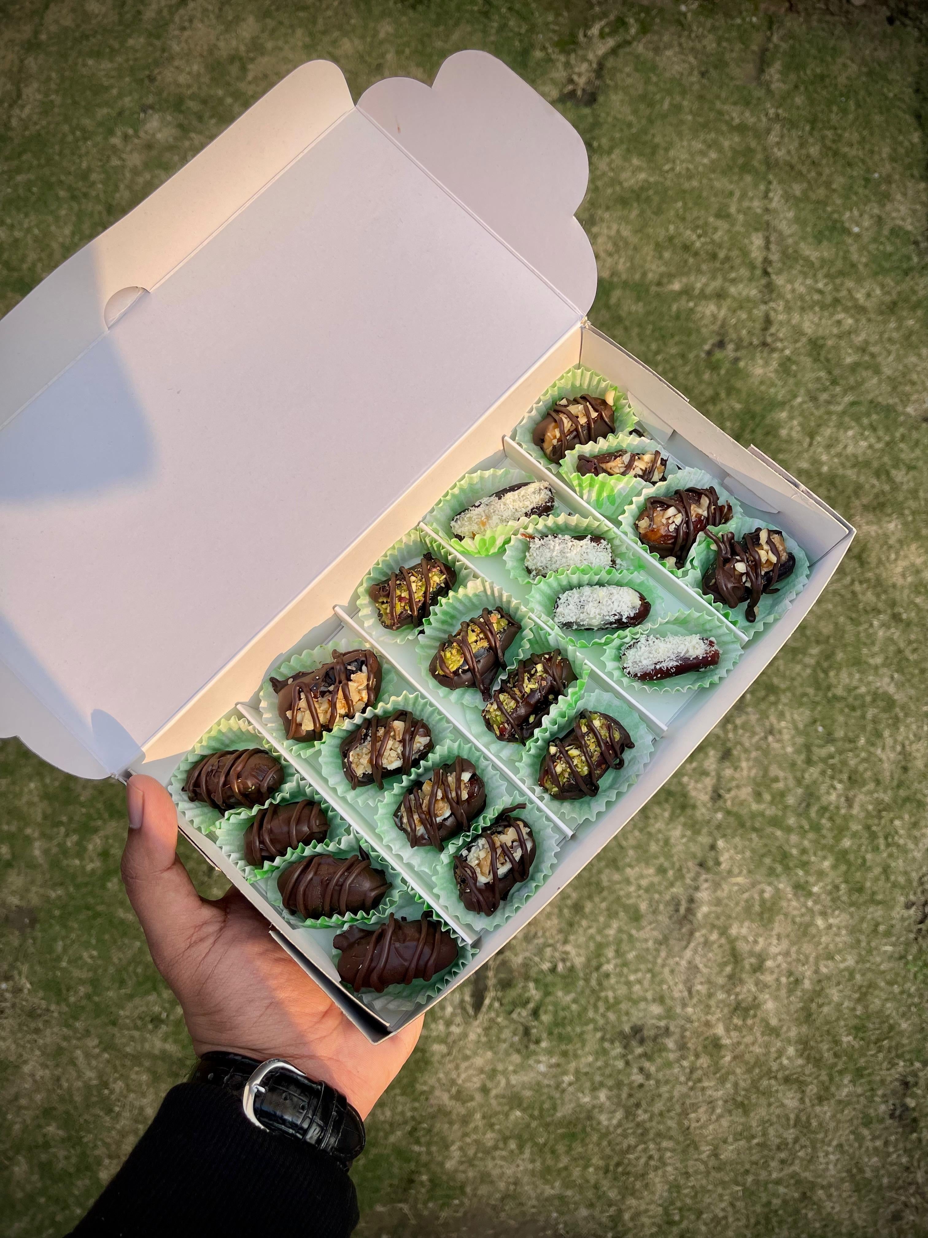 Assorted Dates Gift Pack of 20 Khajoors